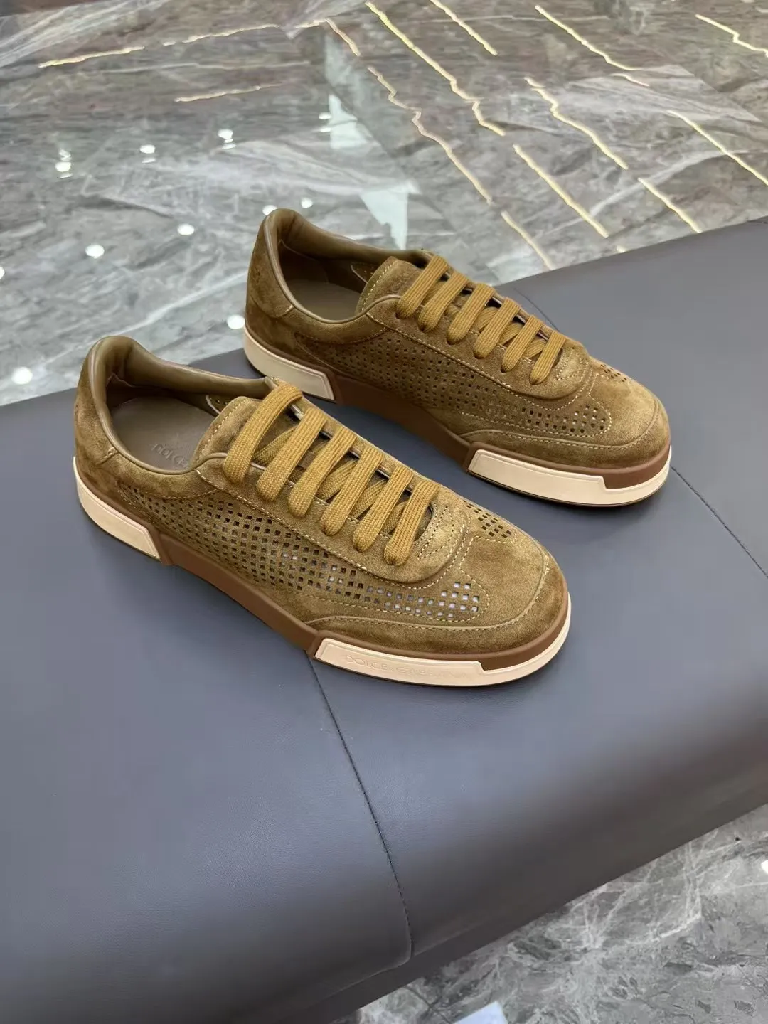Men's shoes 💰460 [New style] 🐝🐝⚠️[DG] ⚠️High grade, top craftsmanship ⚠️Men's casual style, regular size 39 to 44 (45 can be customized ⚠️D &G Fashionable and casual style, unique design style! Fully original single-layer calfskin hollow design, inner calfskin latex back foot! Exclusive for summer! Original TPU outsole! Look at the details of the quality, and it can stand up to all kinds of tests!